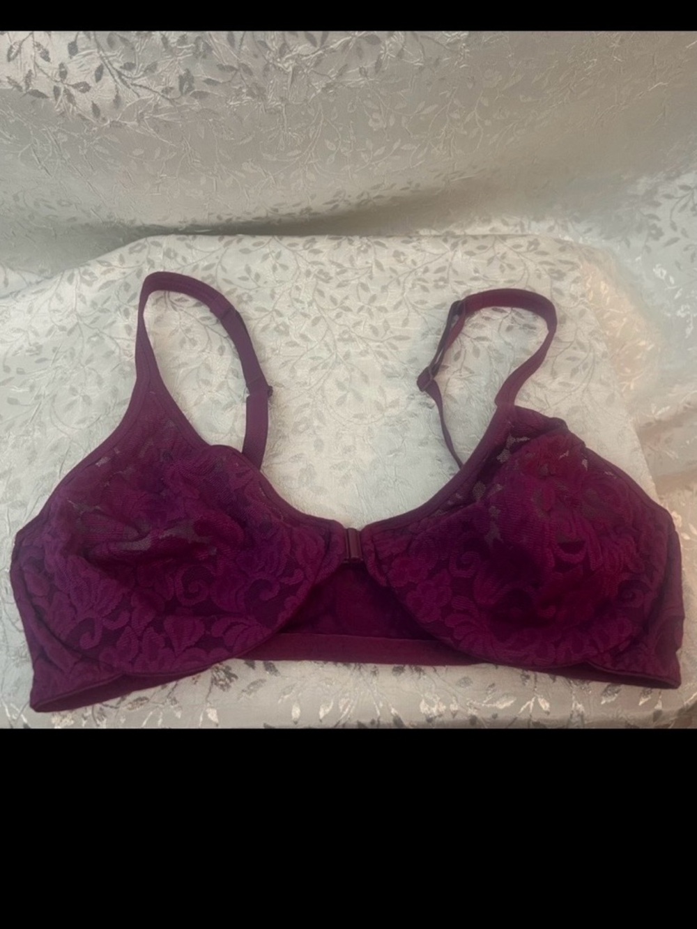 VICTORIA’S SECRET Classic Full Coverage Bra. Mulberry purple stretch lace. NWOT